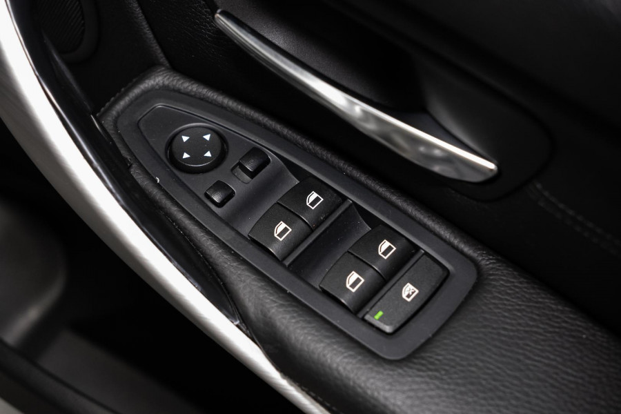 2015 BMW 3 Series F30 316i Sport Line Sedan