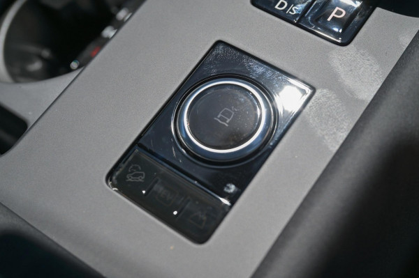 2025 Land Rover Discovery Series 5 P360 Dynamic SE SUV image 15