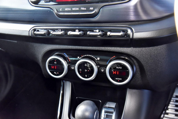 2013 Alfa Romeo Giulietta Series 0 Distinctive Hatch Image 12