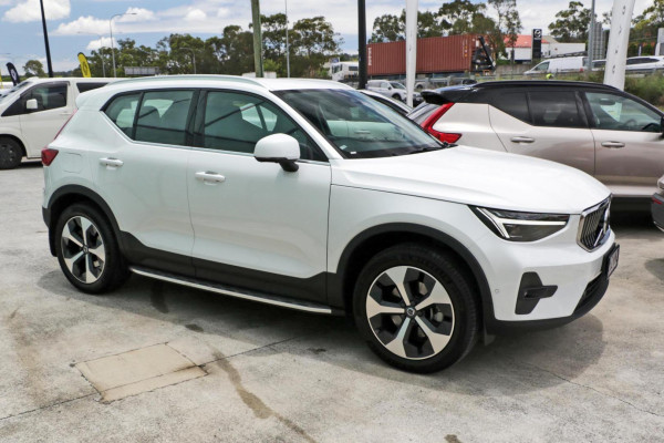 2023 Volvo XC40 XZ Ultimate B4 Bright SUV Image 5