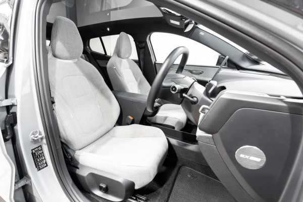2026 Volvo EX30  Single Motor Extended Range Ultra SUV Image 18