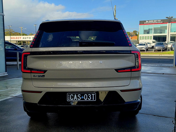 2025 Volvo EX90  Plus Twin Motor SUV image 6