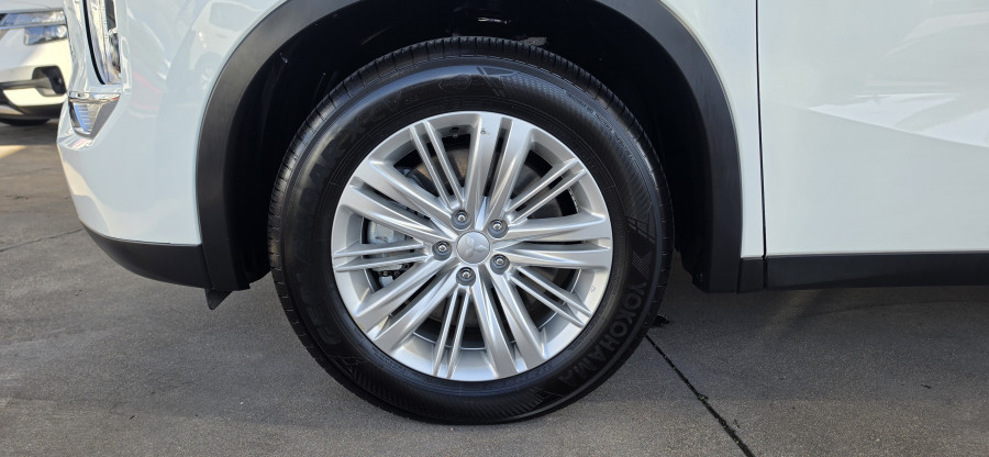 2024 Mitsubishi Outlander ZM LS SUV Image 26
