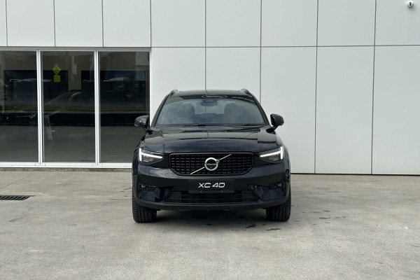 2025 Volvo XC40 XZ Ultra B4 Dark SUV Image 5