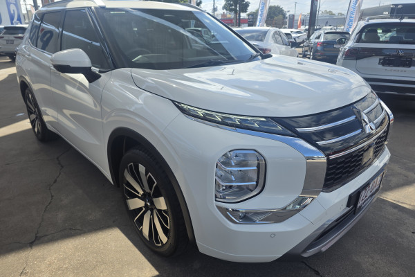 2025 Mitsubishi Outlander ZM Exceed SUV Image 1