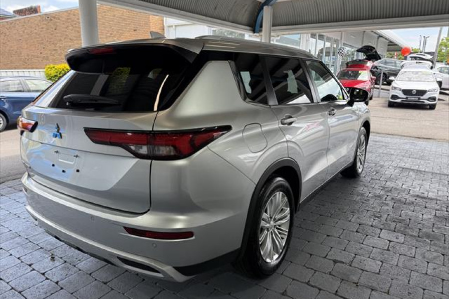 2023 MY24 Mitsubishi Outlander ZM LS SUV Image 6
