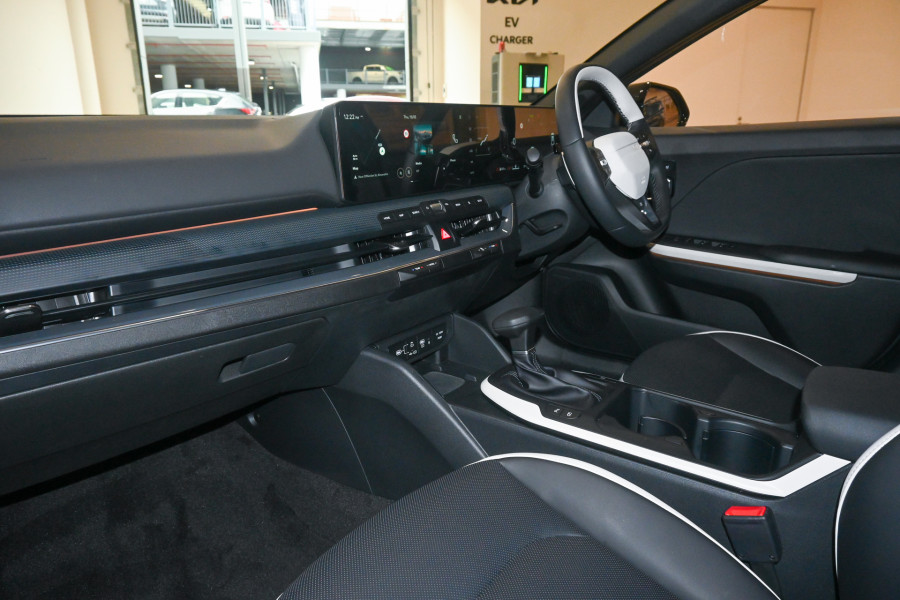 2025 Kia K4 CL4m GT-Line Sedan Image 8