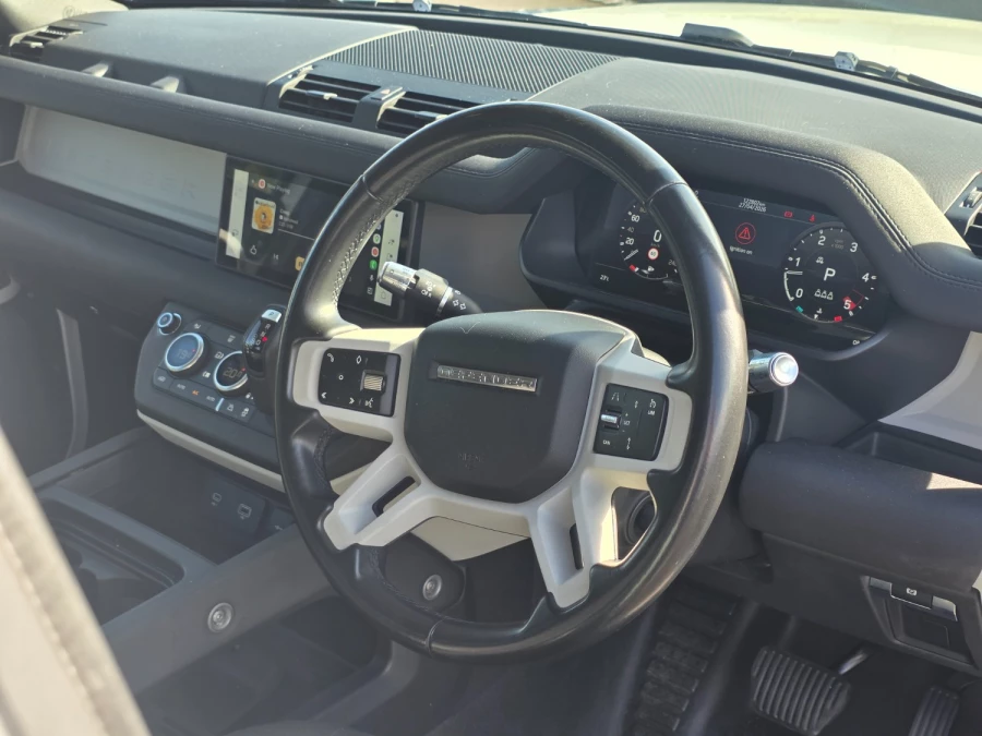 2020 MY21 Land Rover Defender L663 110 D300 SE SUV Image 18