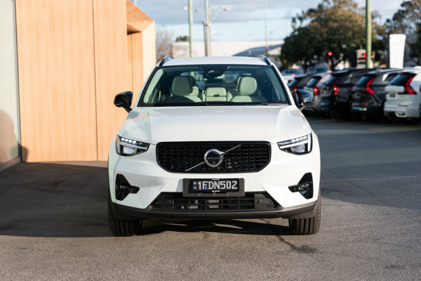 2026 Volvo XC40 XZ Ultra B4 Dark SUV Image 9