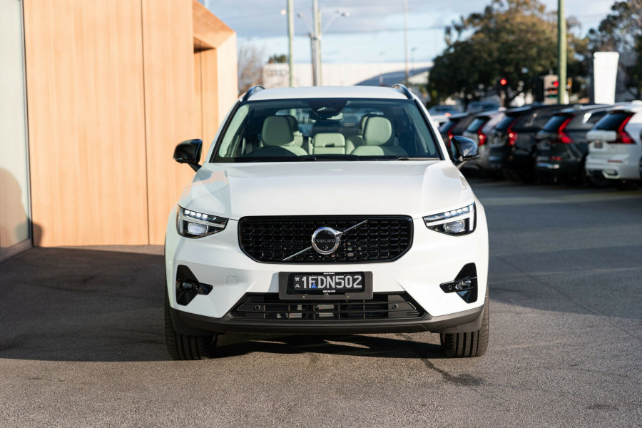 2026 Volvo XC40 XZ Ultra B4 Dark SUV Image 9