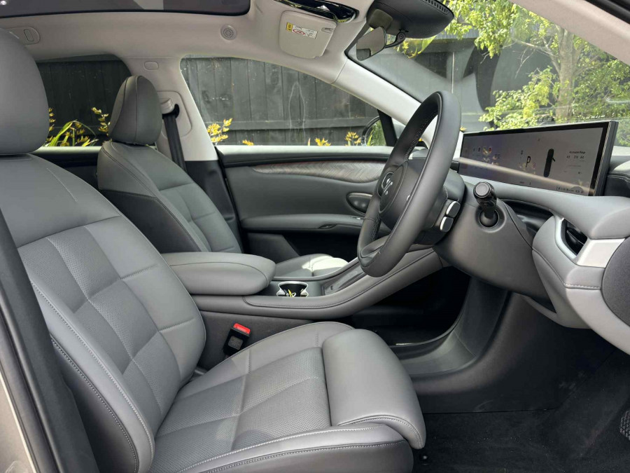 2026 MY25 MG IM6 S12L Premium SUV Image 8