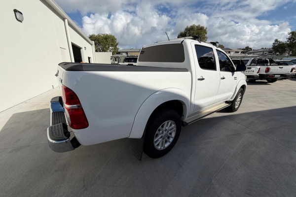 2014 Toyota HiLux SR5 Double Cab Pickup Image 13