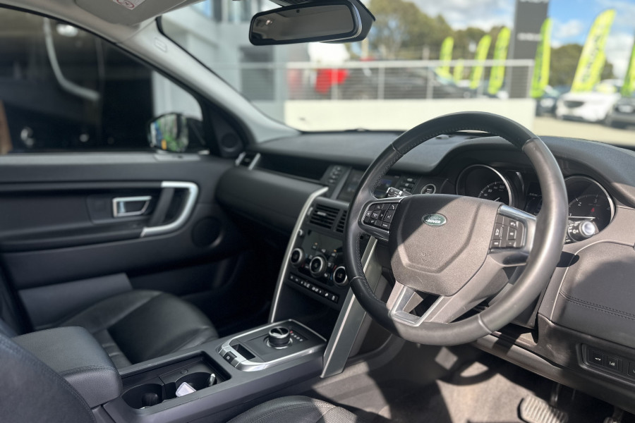 2017 Land Rover Discovery Sport L550 TD4 SE SUV Image 12
