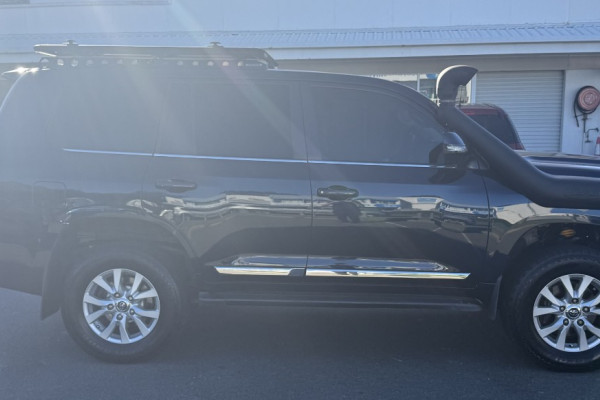 2019 Toyota LandCruiser VDJ200R Sahara SUV Image 10