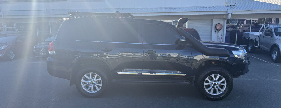 2019 Toyota LandCruiser VDJ200R Sahara SUV Image 10