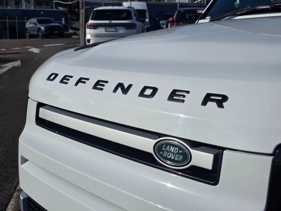 2020 MY21 Land Rover Defender L663 110 D300 SE SUV Image 16
