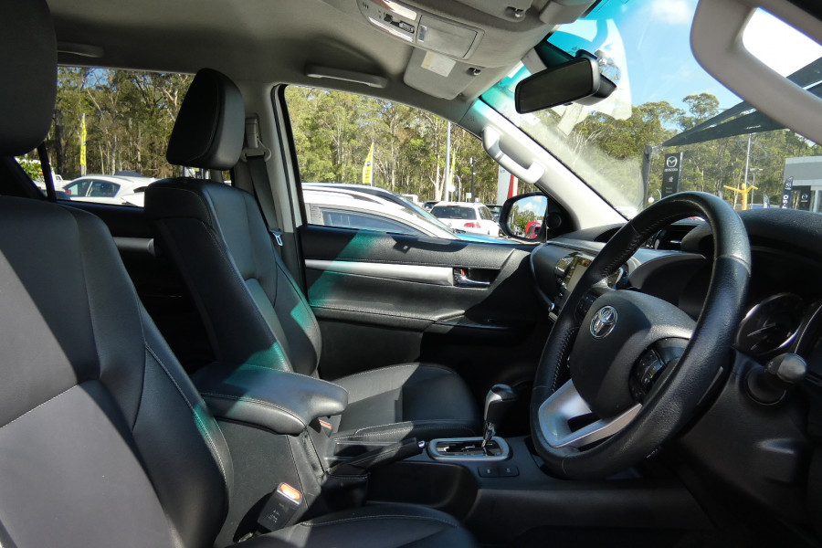 2021 Toyota HiLux GUN126R SR5 + PREMIUM INTERIOR 4X4 Ute Image 14