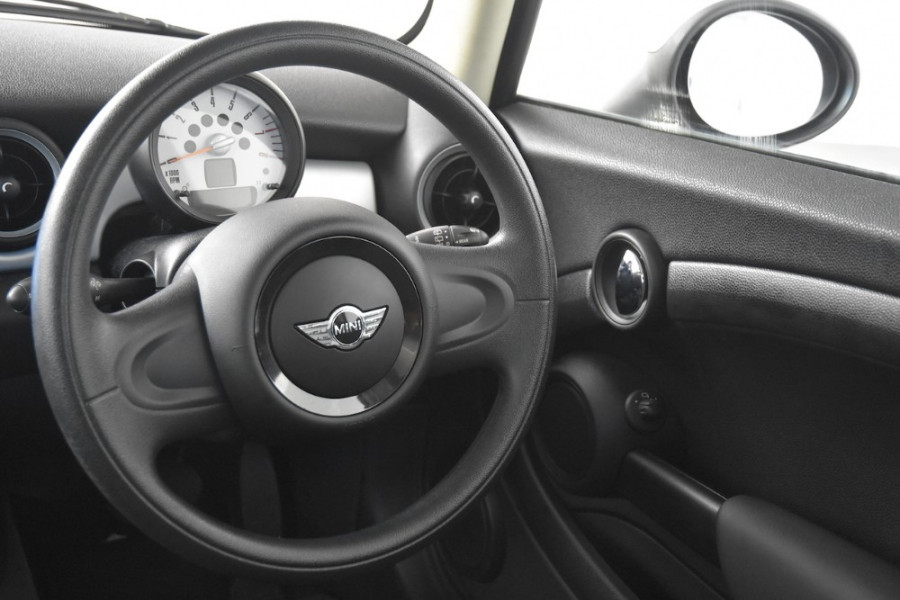 2012 Mini Hatch R56 LCI Cooper Hatchback Image 9