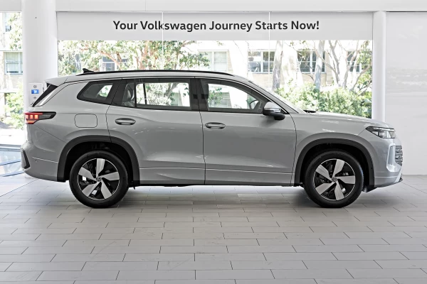 2025 Volkswagen Tayron R4 110TSI Life SUV Image 3