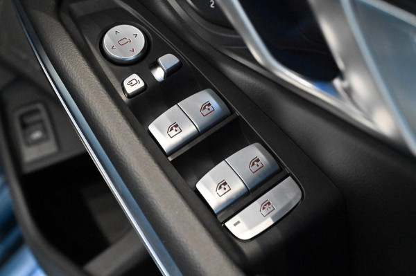 2025 BMW 3 Series G20 LCI II 330i M Sport Sedan image 18