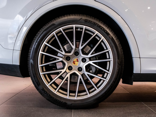 2022 MY23 Porsche Cayenne S Platinum Edition Coupe image 10