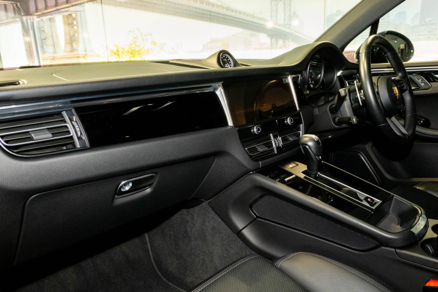 2023 Porsche Macan 95B T SUV