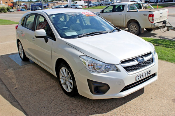 2014 Subaru Impreza G4  2.0i Hatchback Image 4
