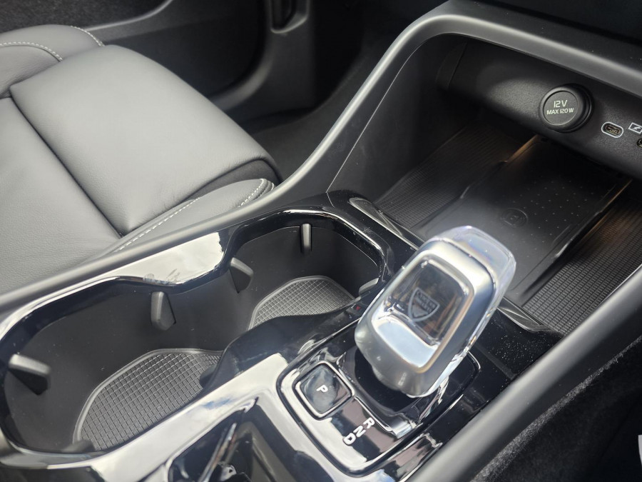 2026 MY27 Volvo XC40 XZ Ultra B4 Bright SUV Image 17