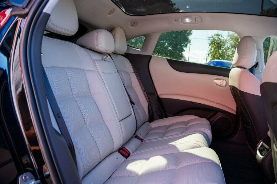 2025 MG IM5 P12L Performance Hatch Image 10