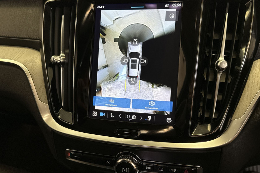 2023 Volvo V60 Cross Country Z Series Ultimate B5 Bright SUV Image 7