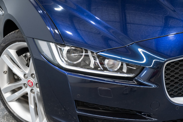 2016 Jaguar XE 20t Prestige Sedan Image 2