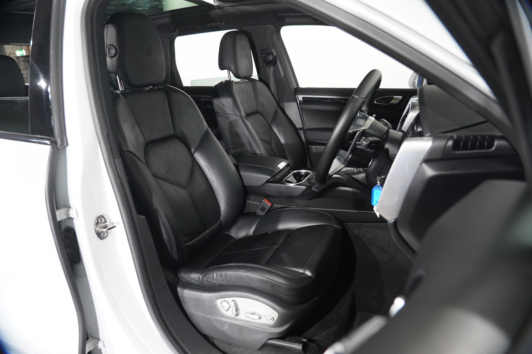 2016 Porsche Cayenne Diesel Platinum Edition SUV Image 29