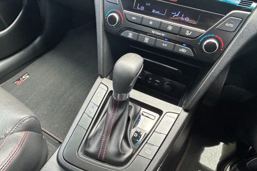 2016 MY17 Hyundai Elantra AD SR Sedan Image 18