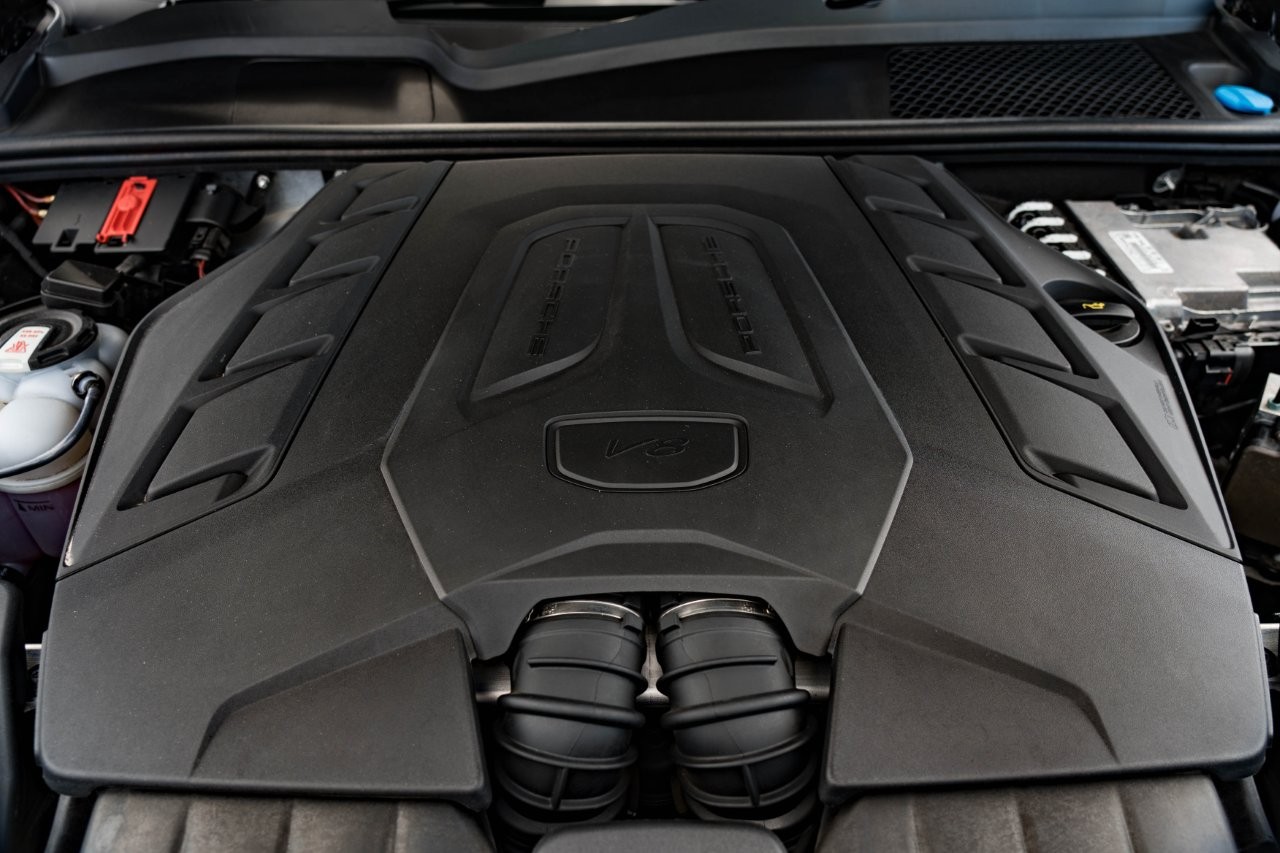 2024 Porsche Cayenne GTS Coupe Image 14