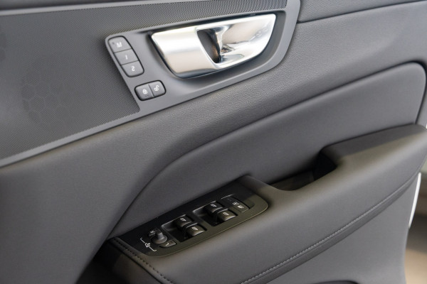 2026 Volvo XC60 UZ Plus T8 Plug-in Hybrid Dark SUV image 16