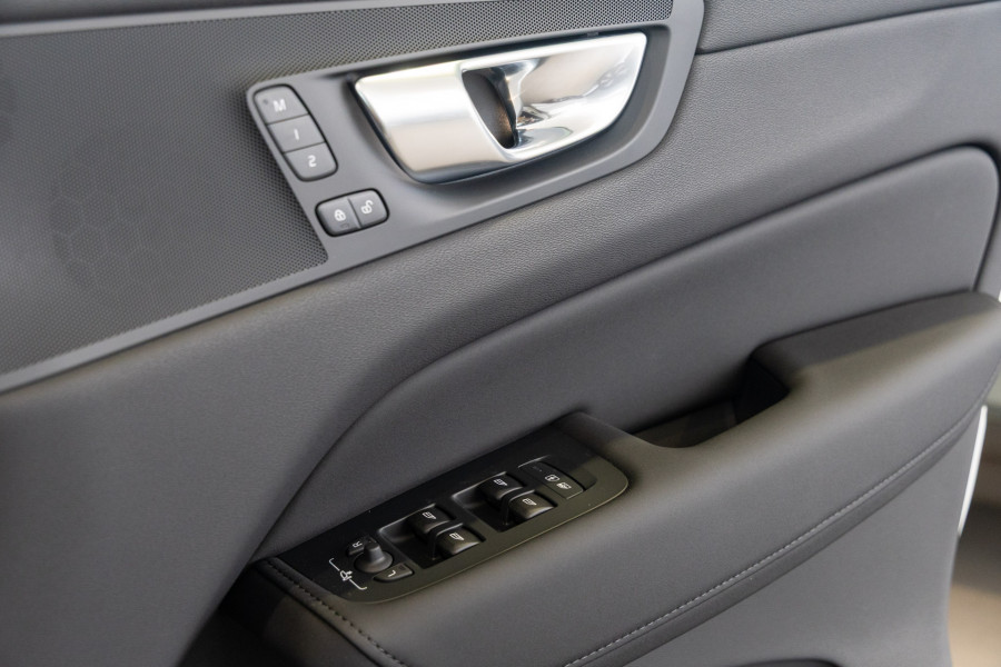 2026 Volvo XC60 UZ Plus T8 Plug-in Hybrid Dark SUV