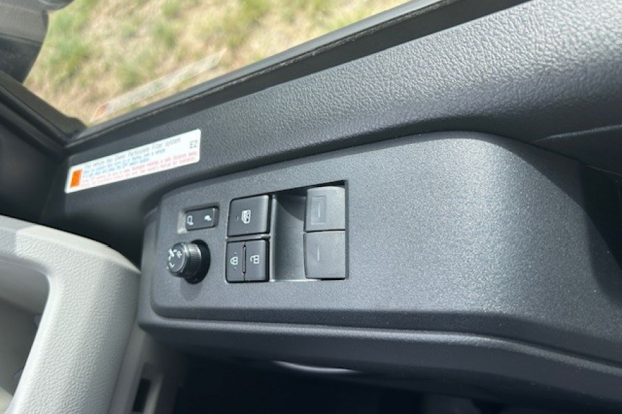 2020 Toyota HiAce GDH300R  Crew Van Image 21