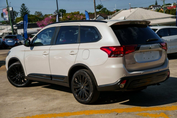 2021 Mitsubishi Outlander ZL Black Edition SUV Image 2