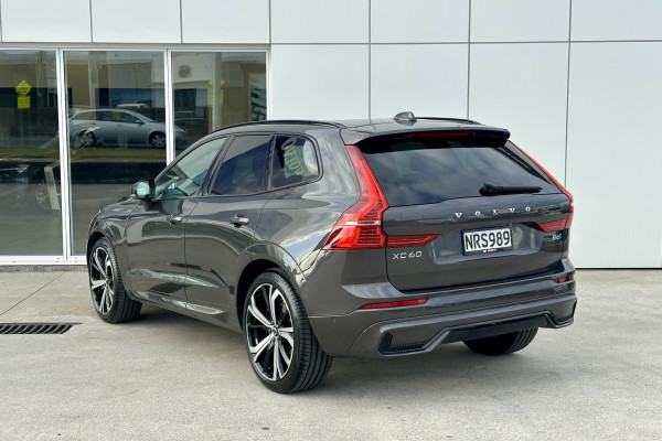 2021 Volvo XC60 B6 AWD R-DESIGN 2.0P SUV Image 5