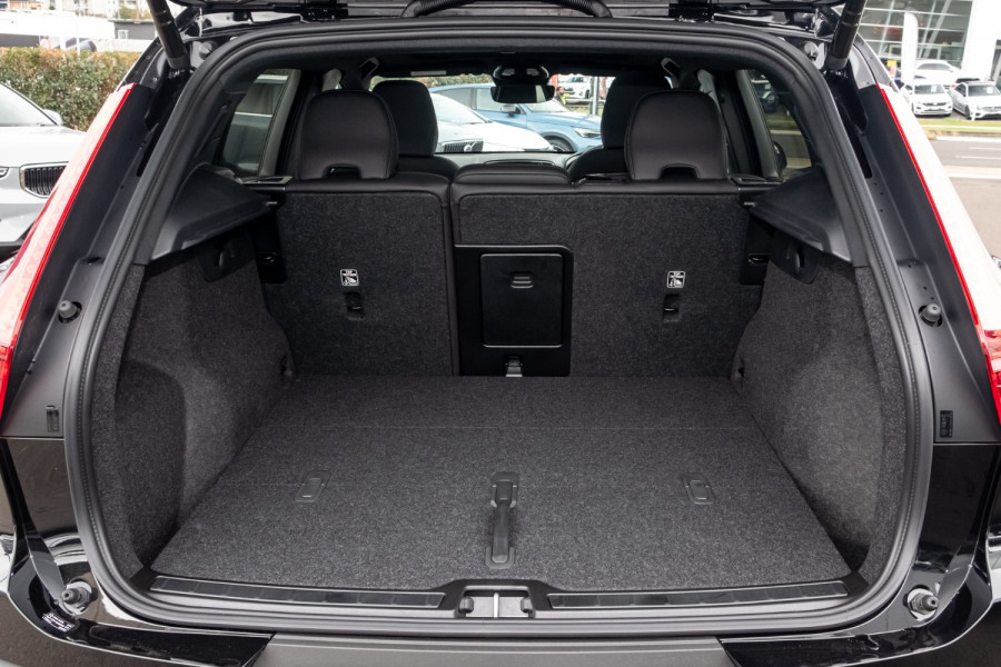 2025 Volvo EX40 No Series Black Edition SUV Image 18