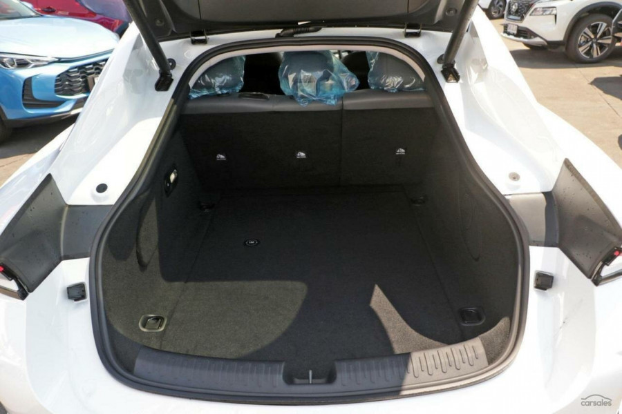 2025 MG IM5 P12L Premium Hatch Image 9