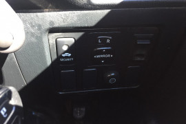 2013 MY14 Toyota HiLux SR 4x4 Double-Cab Cab-Chassis Cab chassis - dual cab