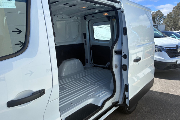 2026 Renault Trafic X82 Pro Van Image 10