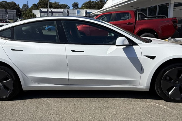 2022 Tesla Model 3  Rear-Wheel Drive Sedan Image 11