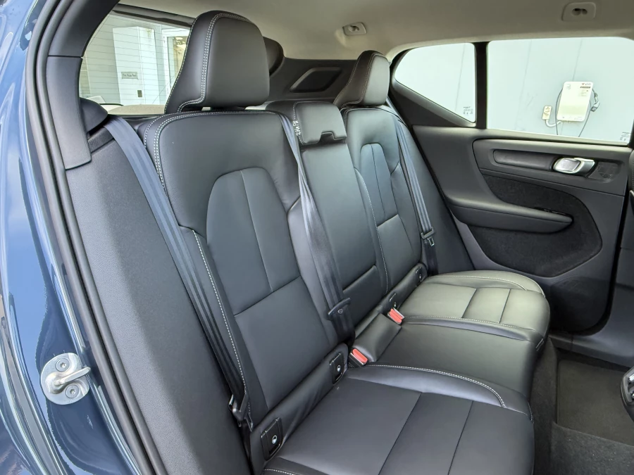2026 Volvo XC40 XZ Ultra B4 Bright SUV Image 11