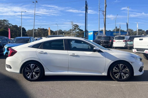 2016 Honda Civic 10th Gen VTi-L Sedan Image 11