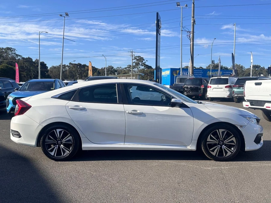 2016 Honda Civic 10th Gen VTi-L Sedan Image 11