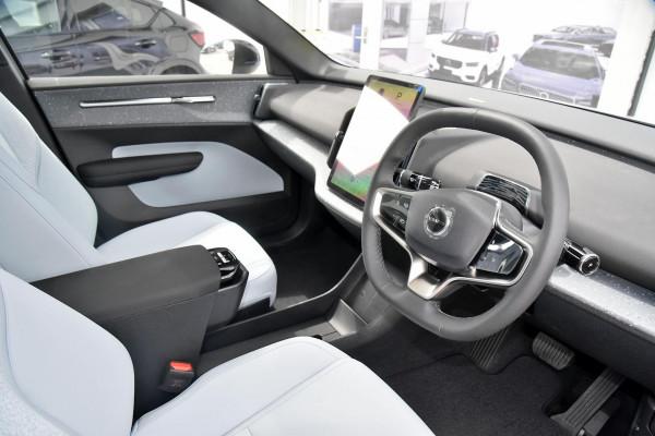 2024 Volvo EX30  Single Motor Extended Range Plus SUV Image 4