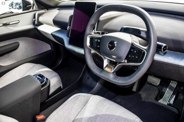 2026 Volvo EX30  Single Motor Extended Range Ultra SUV Image 6