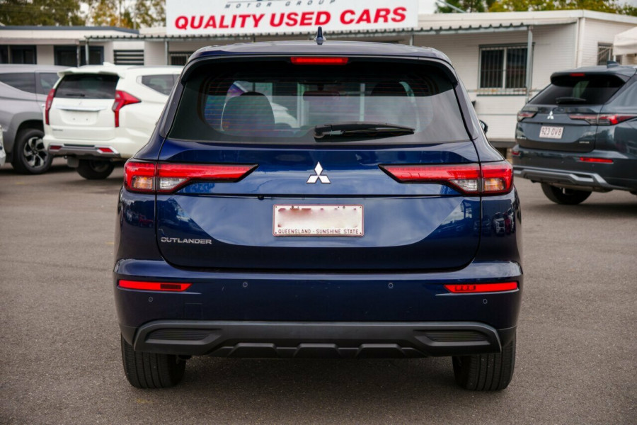 2024 Mitsubishi Outlander ZM ES SUV Image 3